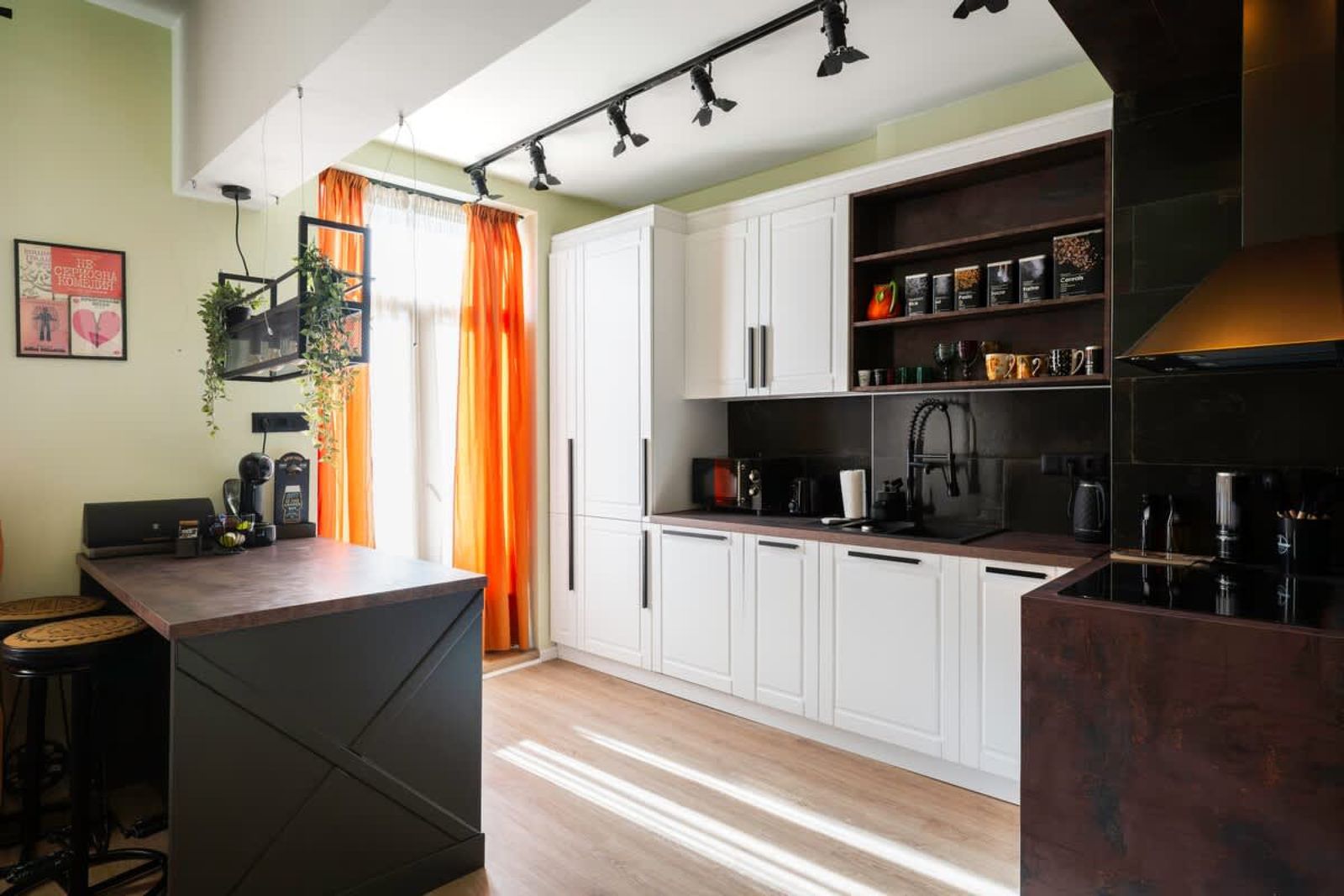 Urban Charm &amp; Comfort - Chic 2BD in Prime Location - Photo 9