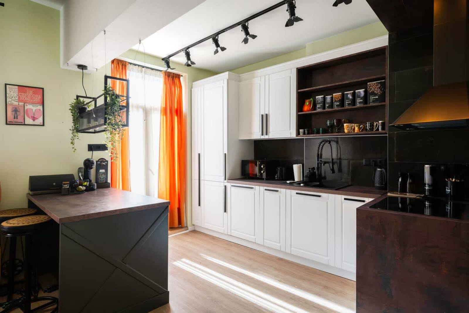 Urban Charm &amp; Comfort - Chic 2BD in Prime Location - Photo 9