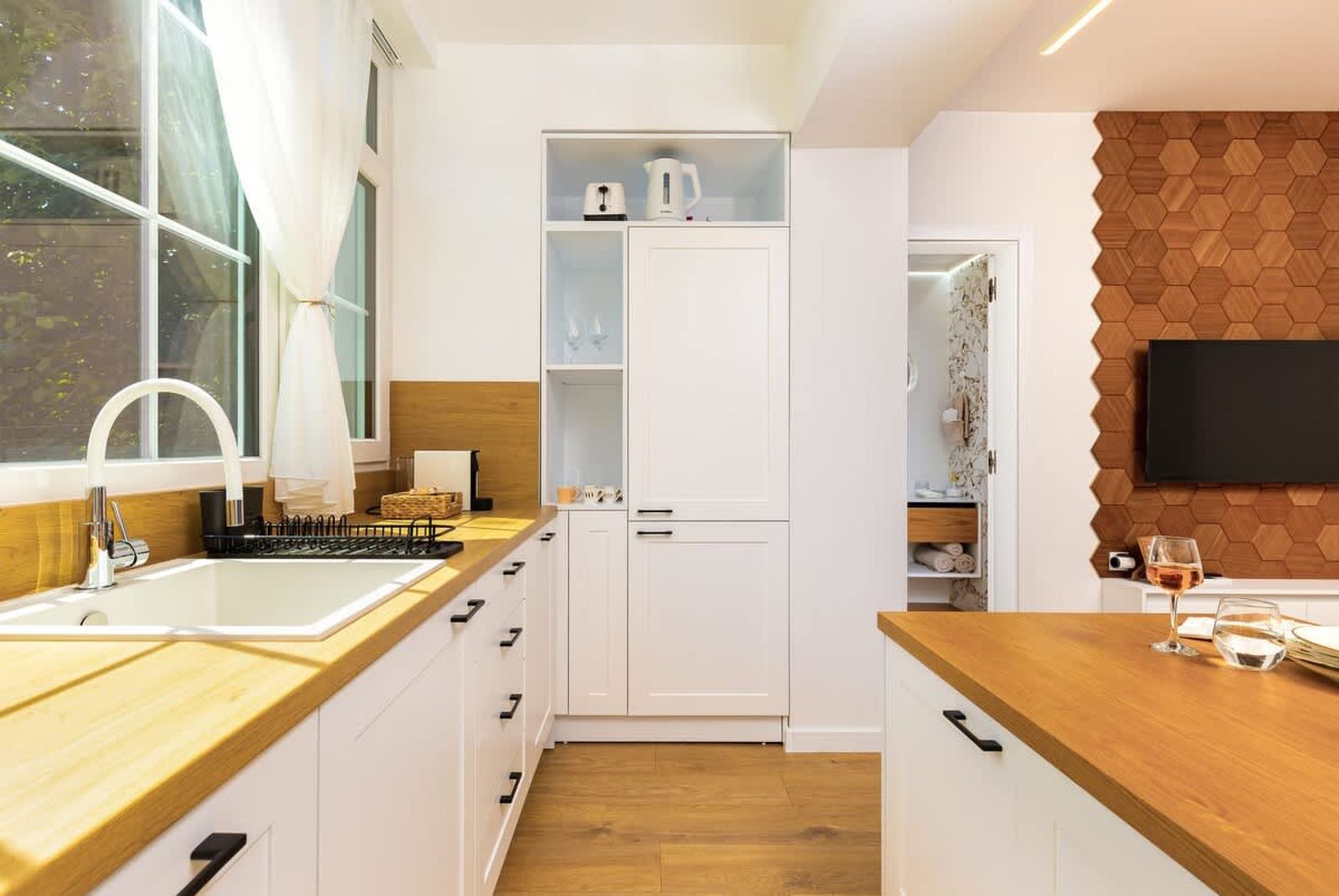 Happy People Plovdiv 1-BD Apartment - White - Photo 18