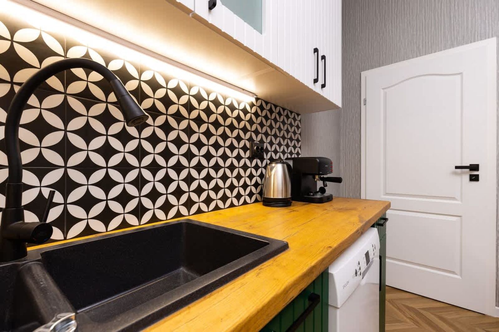 The Urban Nest-2BD Apartment with a Terrace - Photo 10