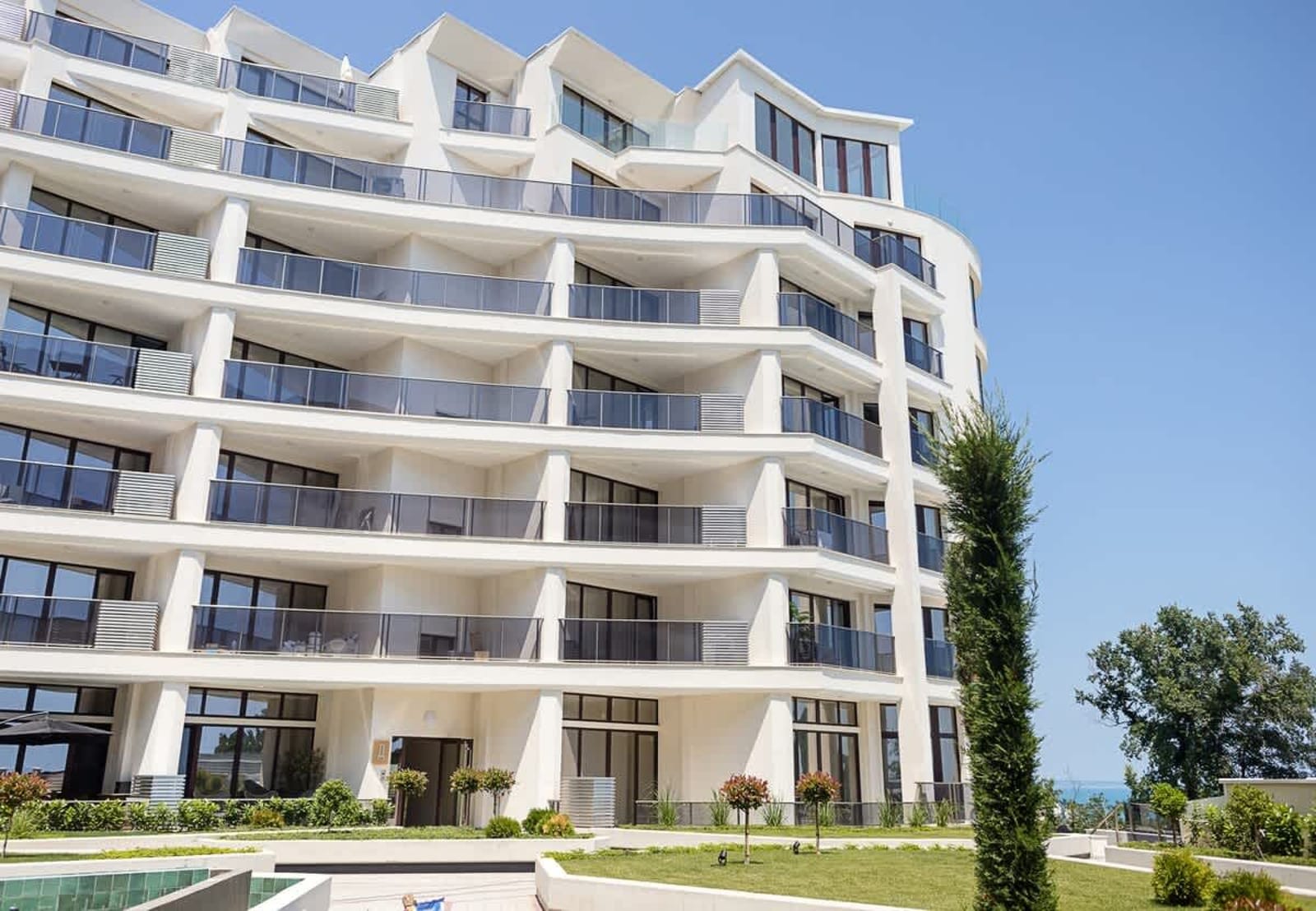 Stylish 1BR with Balcony &amp; Parking | Skyline Varna - Photo 33