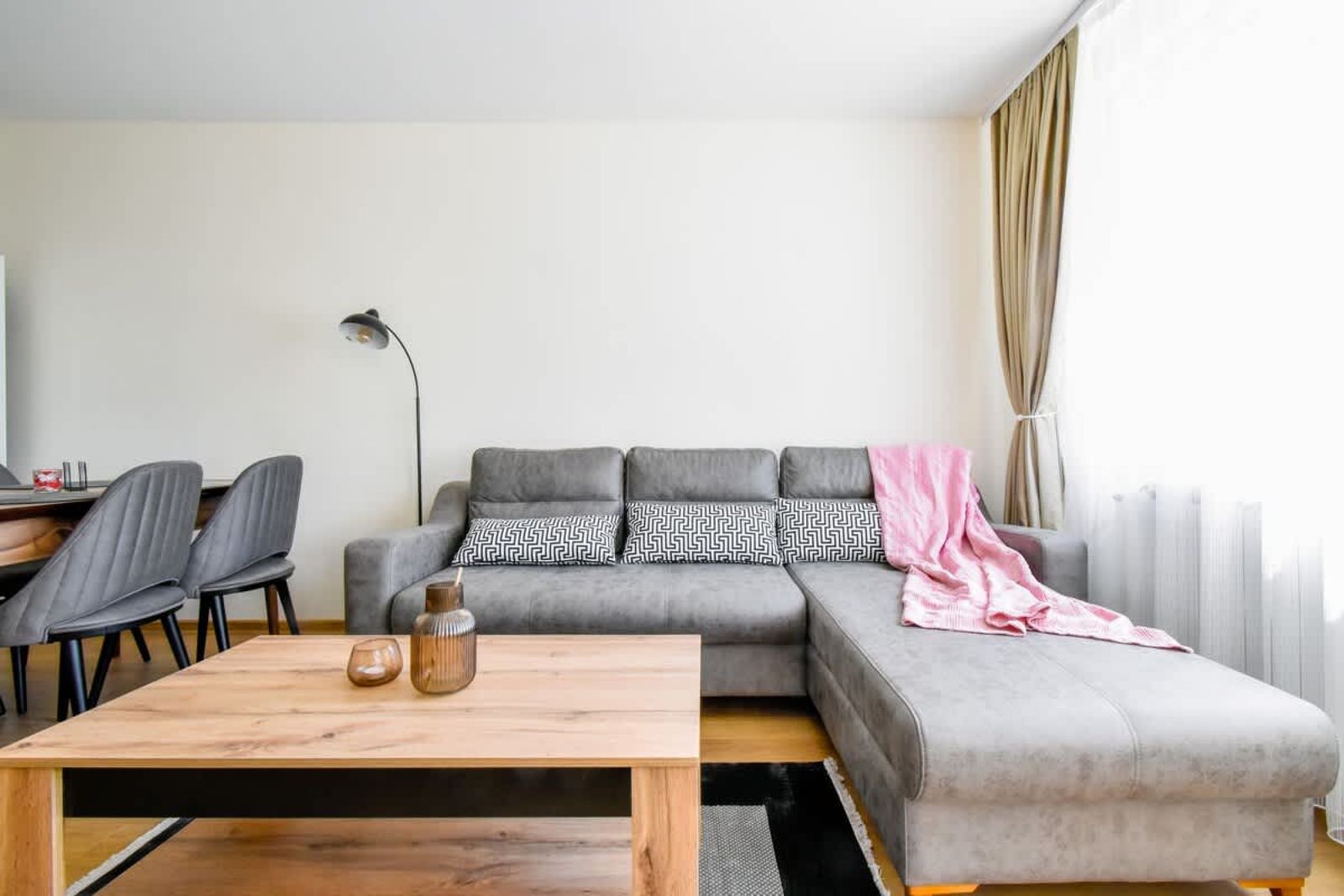 Contemporary City Stay - Photo 6