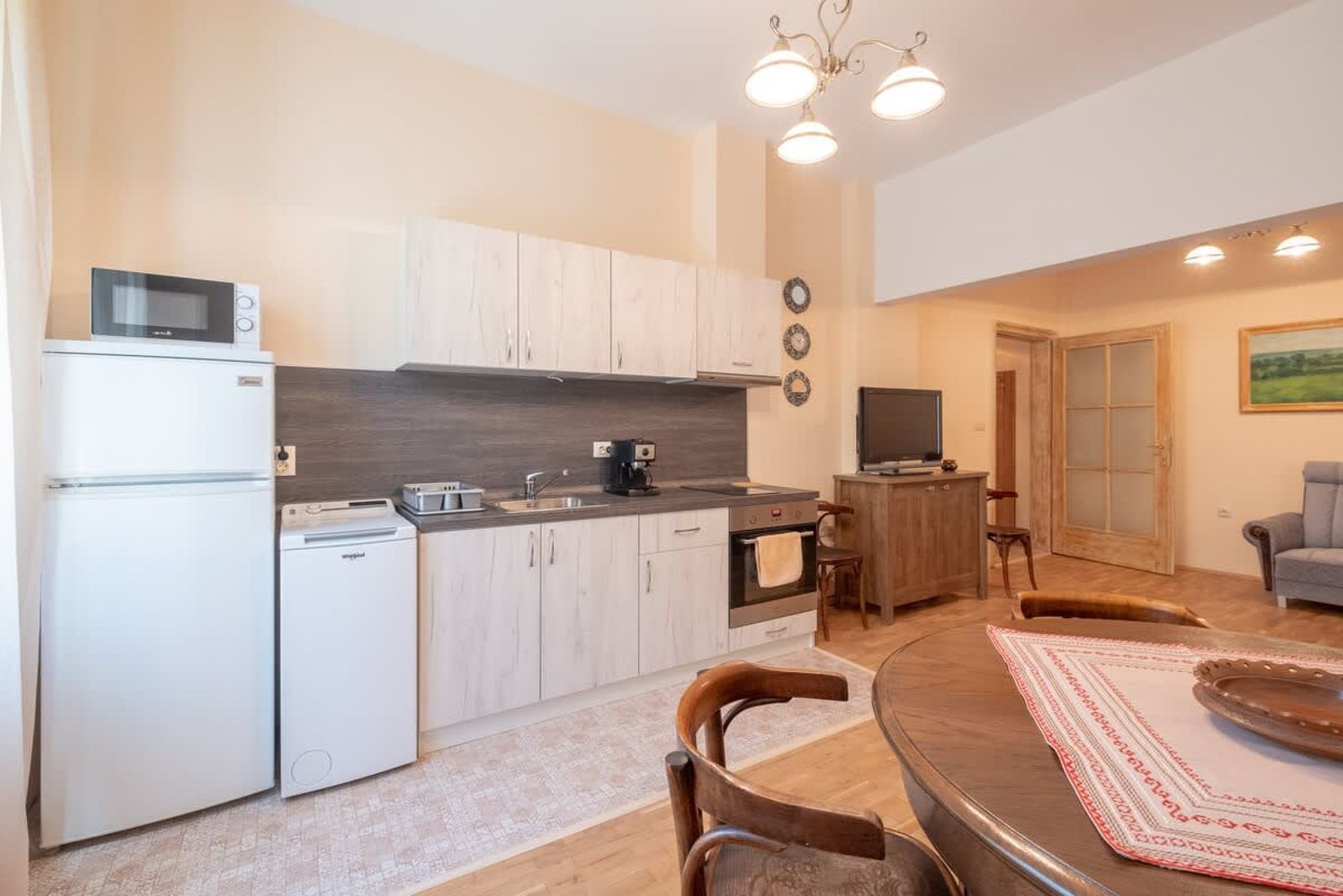 Urban Haven Retreat - Photo 3