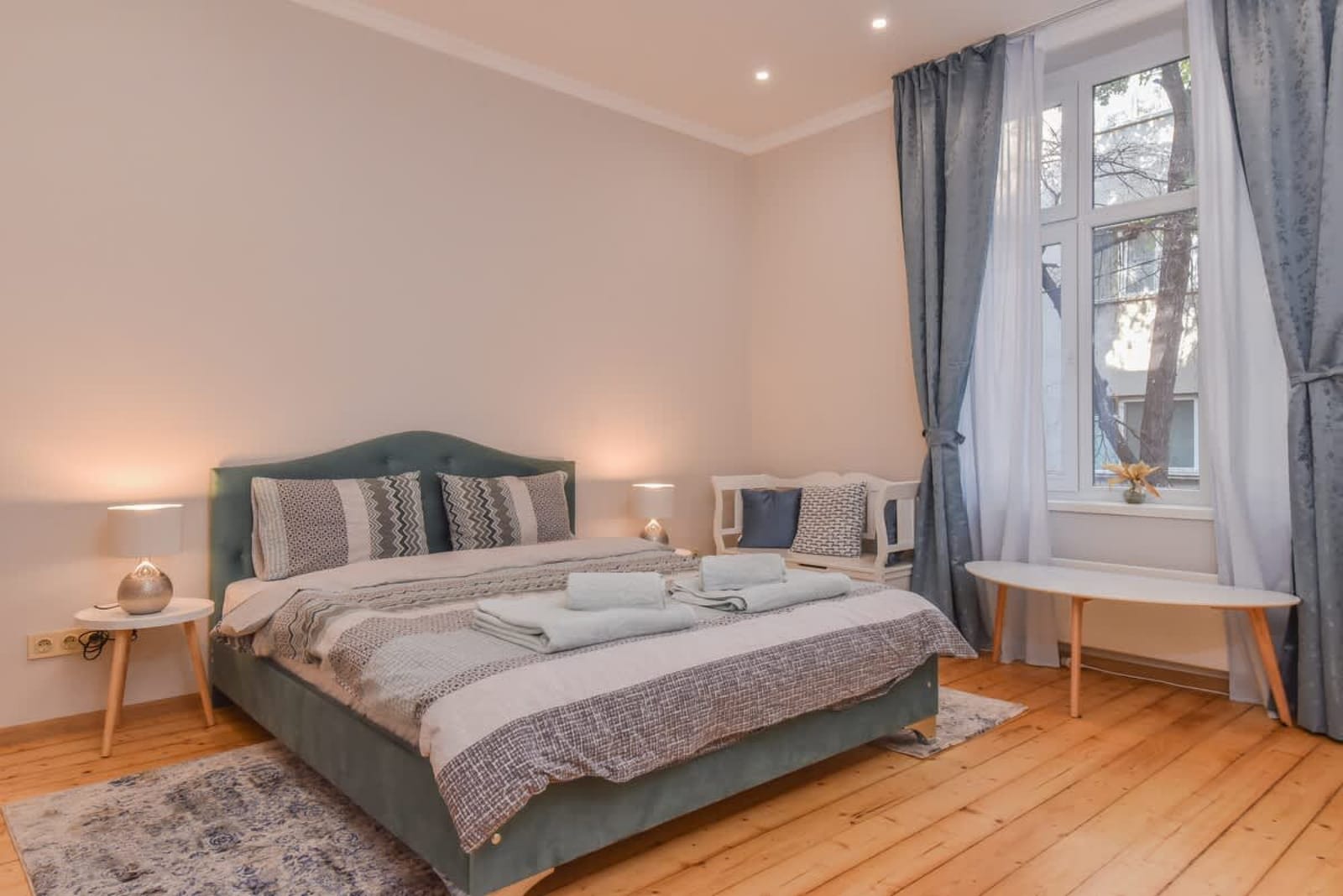 Spacious vintage 2BR, 2bath apartment - Photo 3