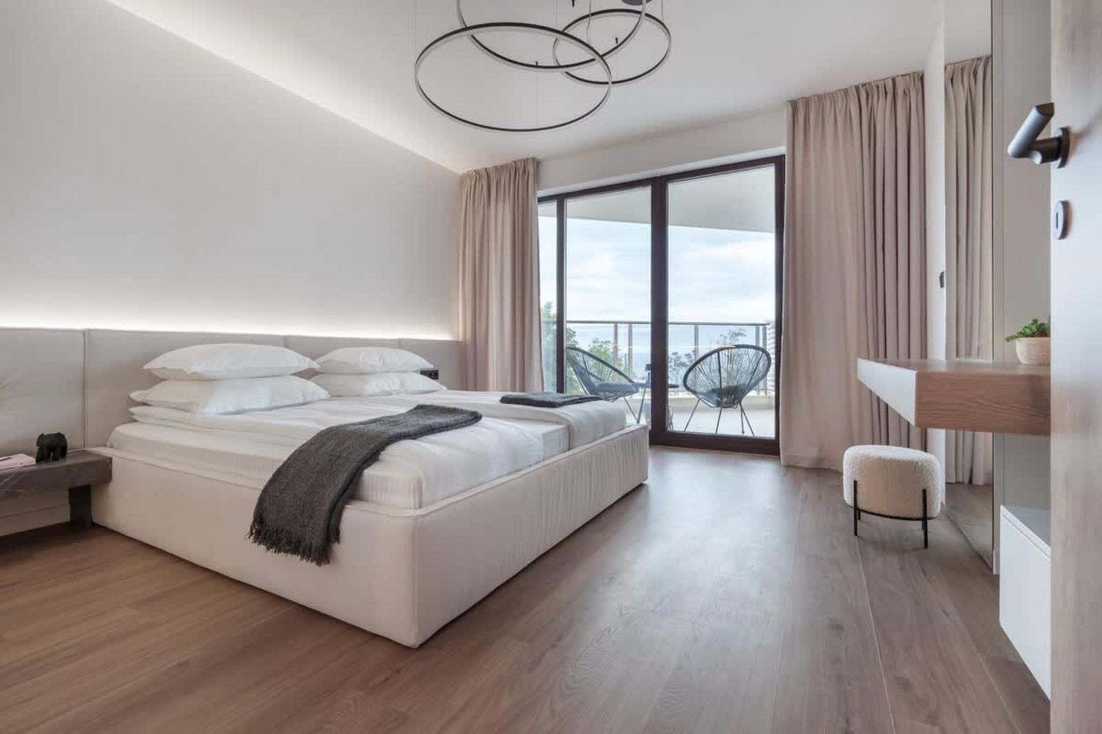 Stylish 1BR with Balcony &amp; Parking | Skyline Varna - Photo 2