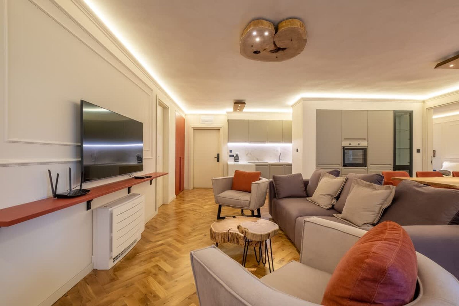 SOFapart Boutique Apt with 3 BDR + 2 BTH &amp; Parking - Photo 7