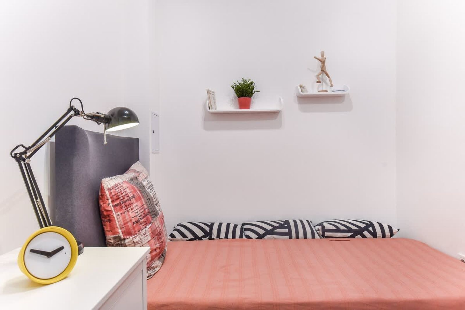 Bright 2BD Center Apartment | AC &amp; Fast Wi-Fi - Photo 18