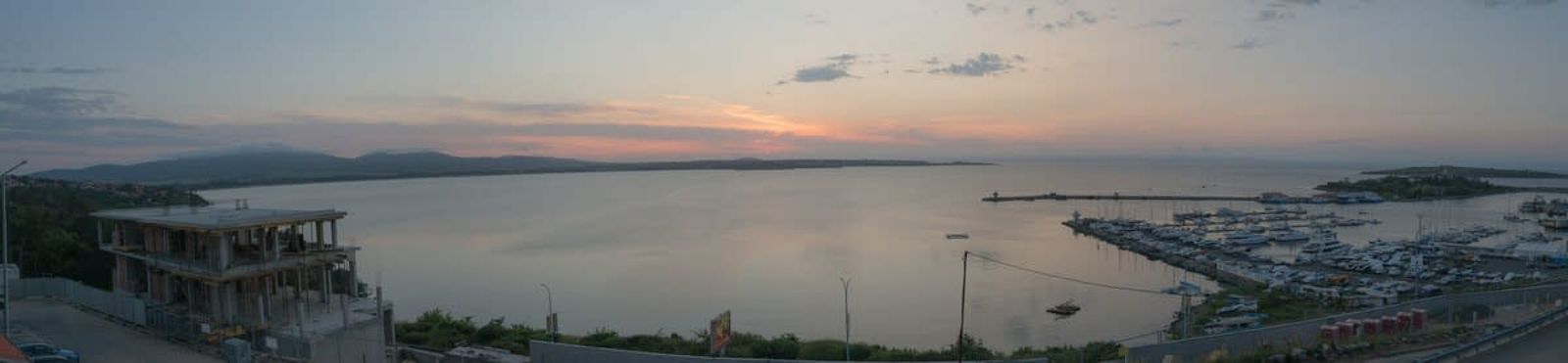 Romantic Getaway 1-BD Apartment with Sea View - Photo 10