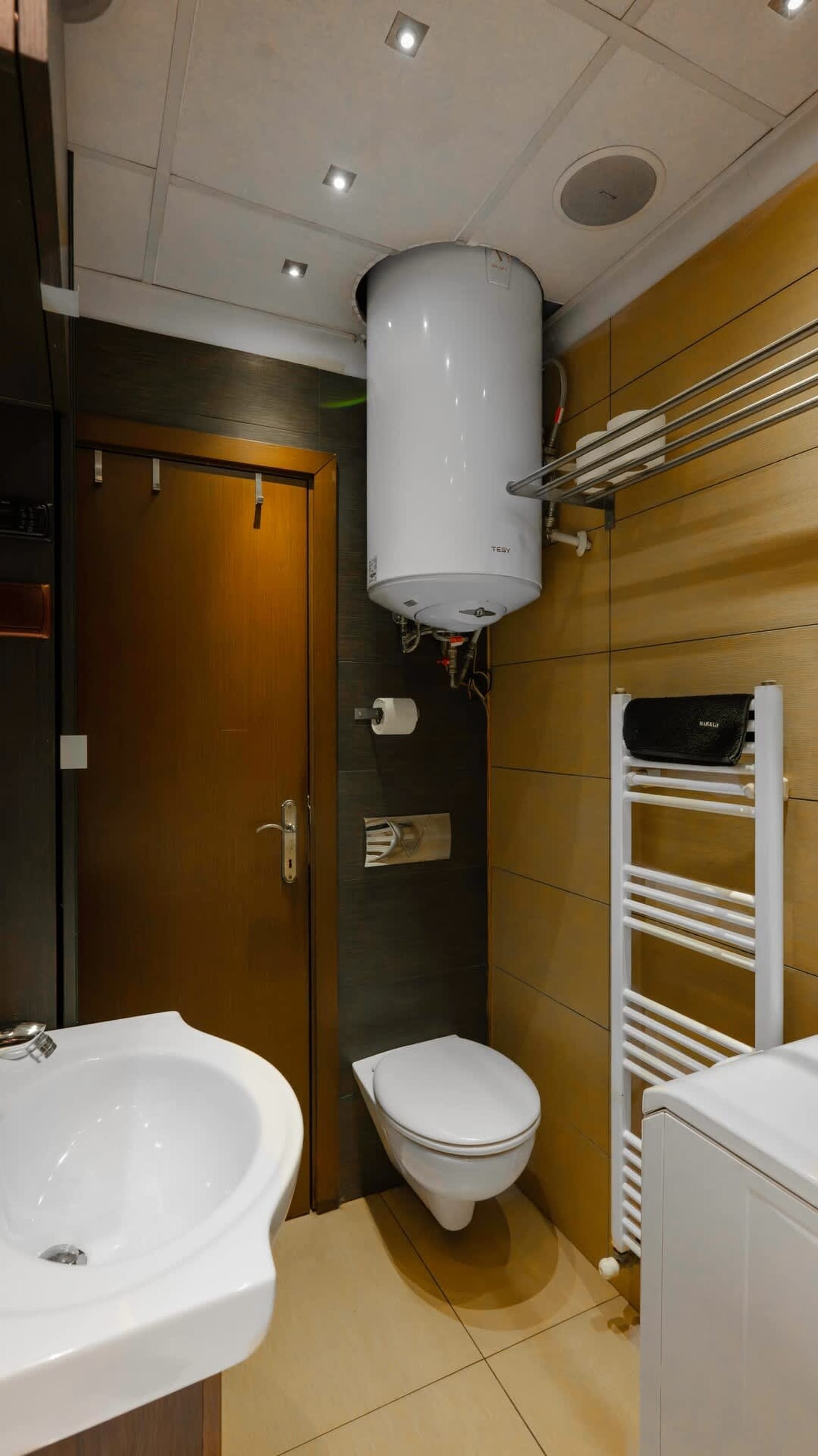 Central 1BD Apartment Next to Women's Market - Photo 22