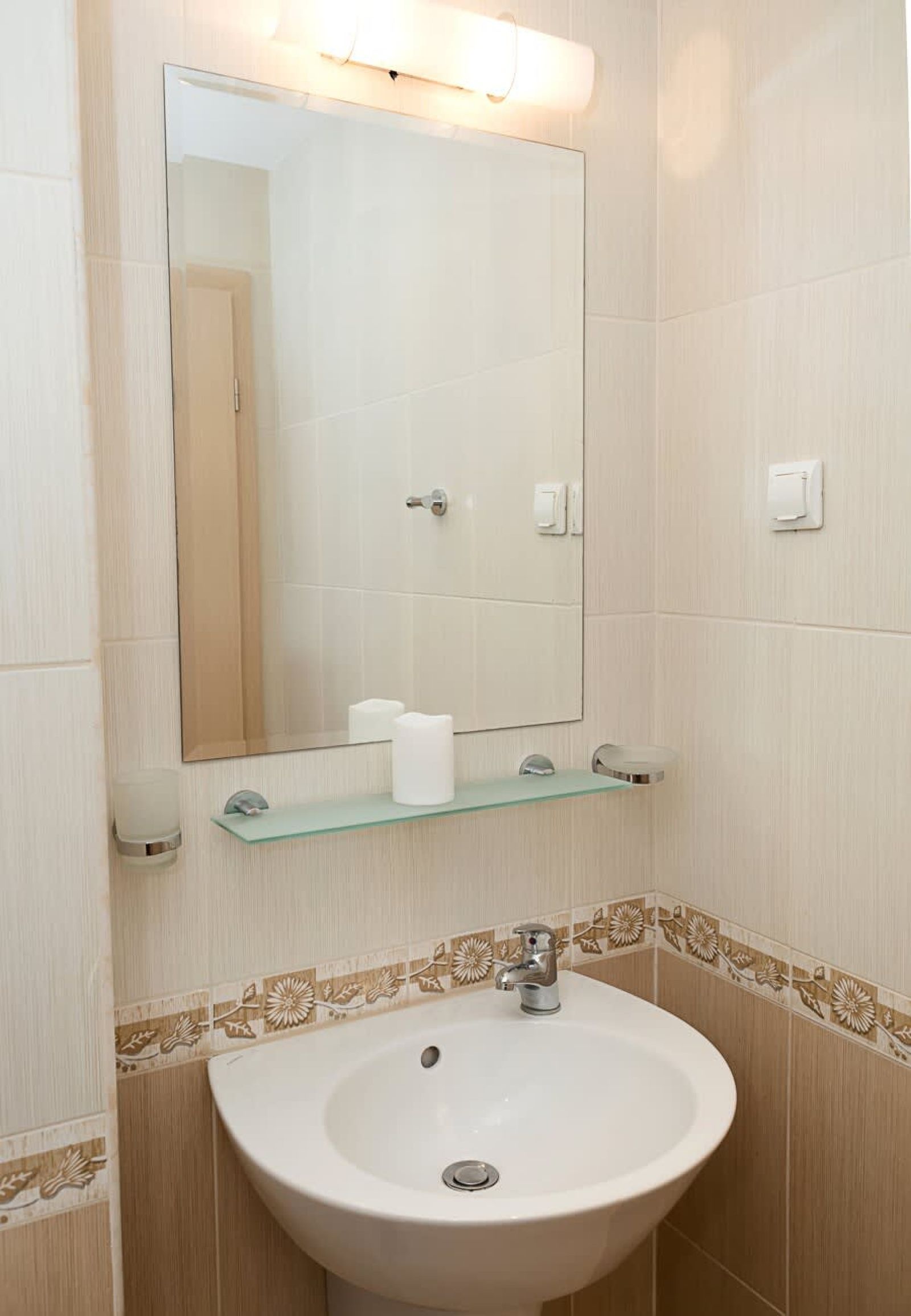 Seaside Bliss: Elegant 1BD with Stunning View - Photo 23