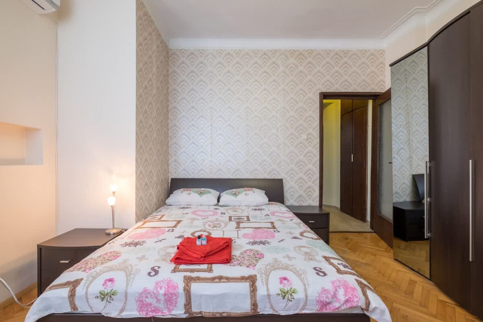 Very Central &amp; Aristocratic 2BDR w/ ACs - Photo 16