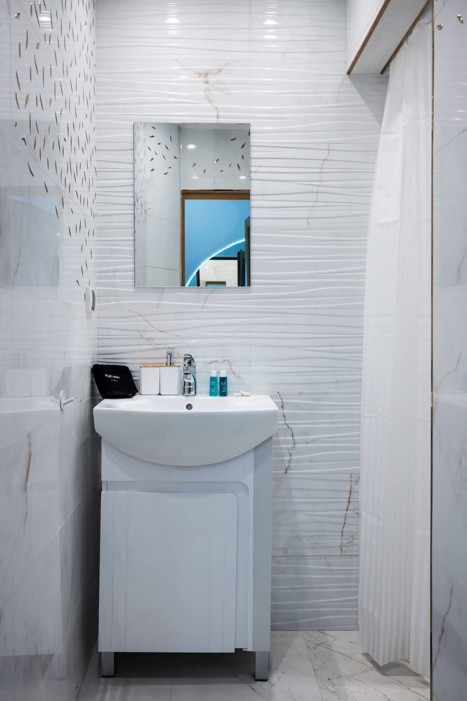 Bright Bohemian Studio with Prime Location - Photo 17