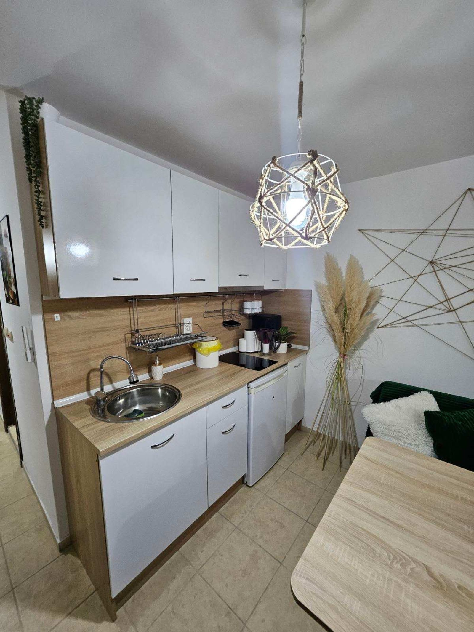 Tropical Chic for Two – Basement Studio  Escape - Photo 13