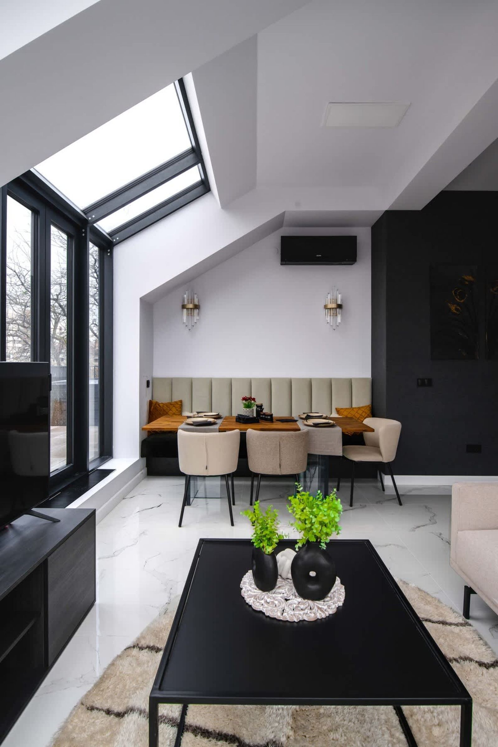 Exquisite Penthouse: Luxe Living with City Views - Photo 14