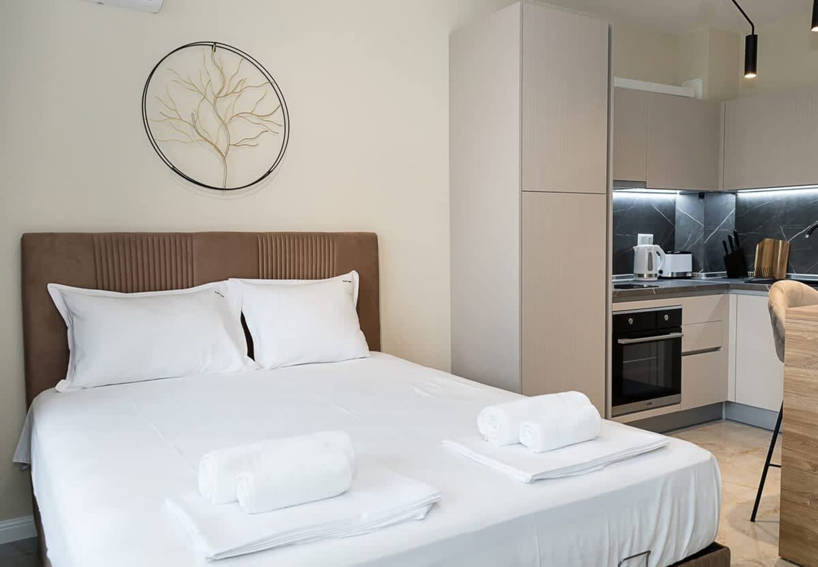 Stylish Studio with Balcony – Bella Vita, Varna - Photo 2