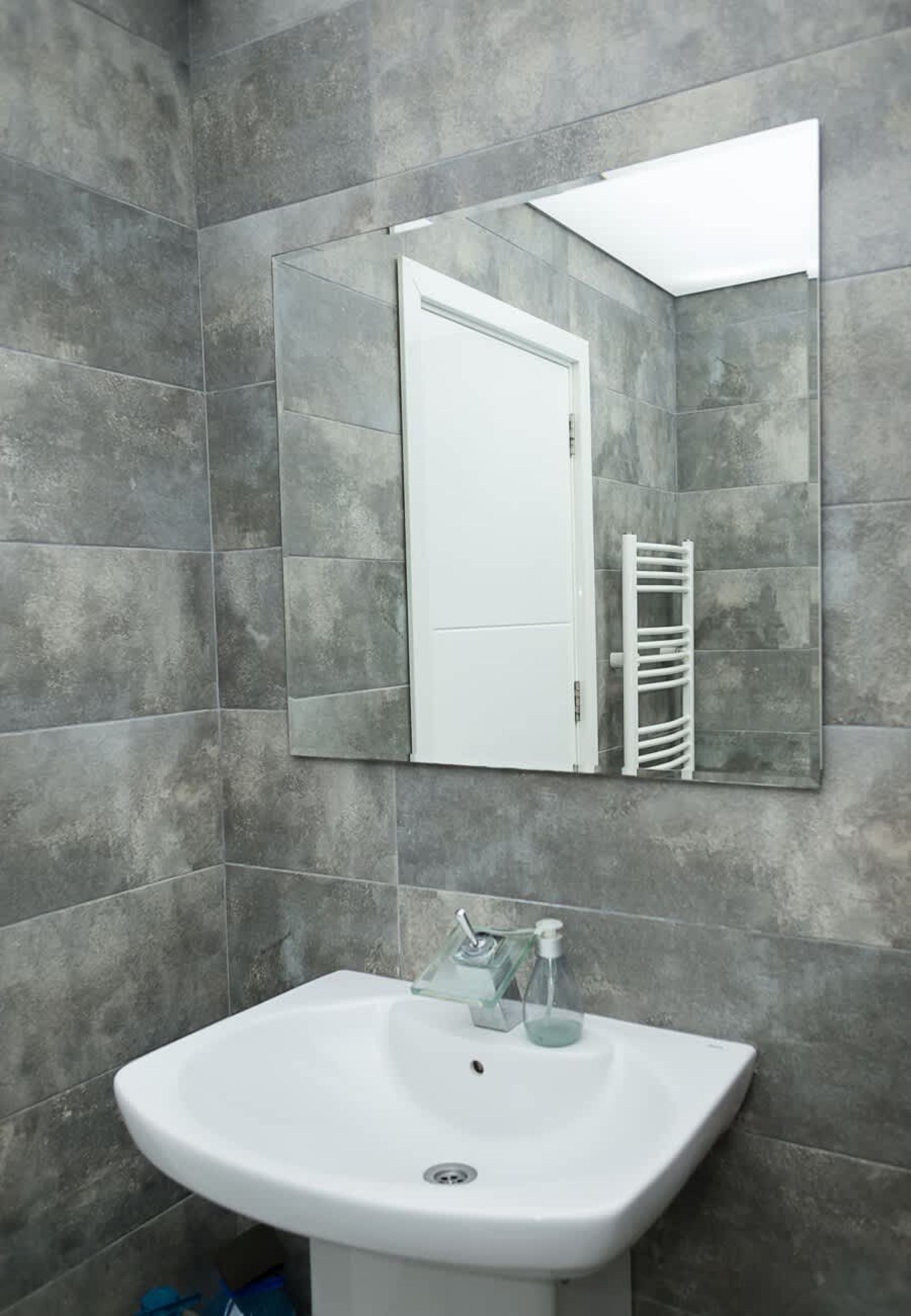 Modern Elegance in Varna – Spacious 3-Bedroom Home - Photo 23