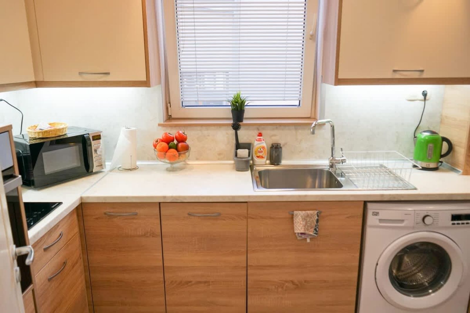 Comfortable 2BR Urban Getaway in City Center - Photo 13