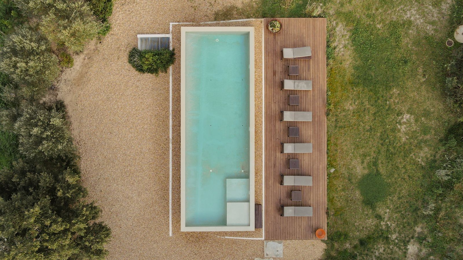 Casa da Volta — Contemporary Walled Villa with Courtyards &amp; Exceptional Natural Light - Photo 4