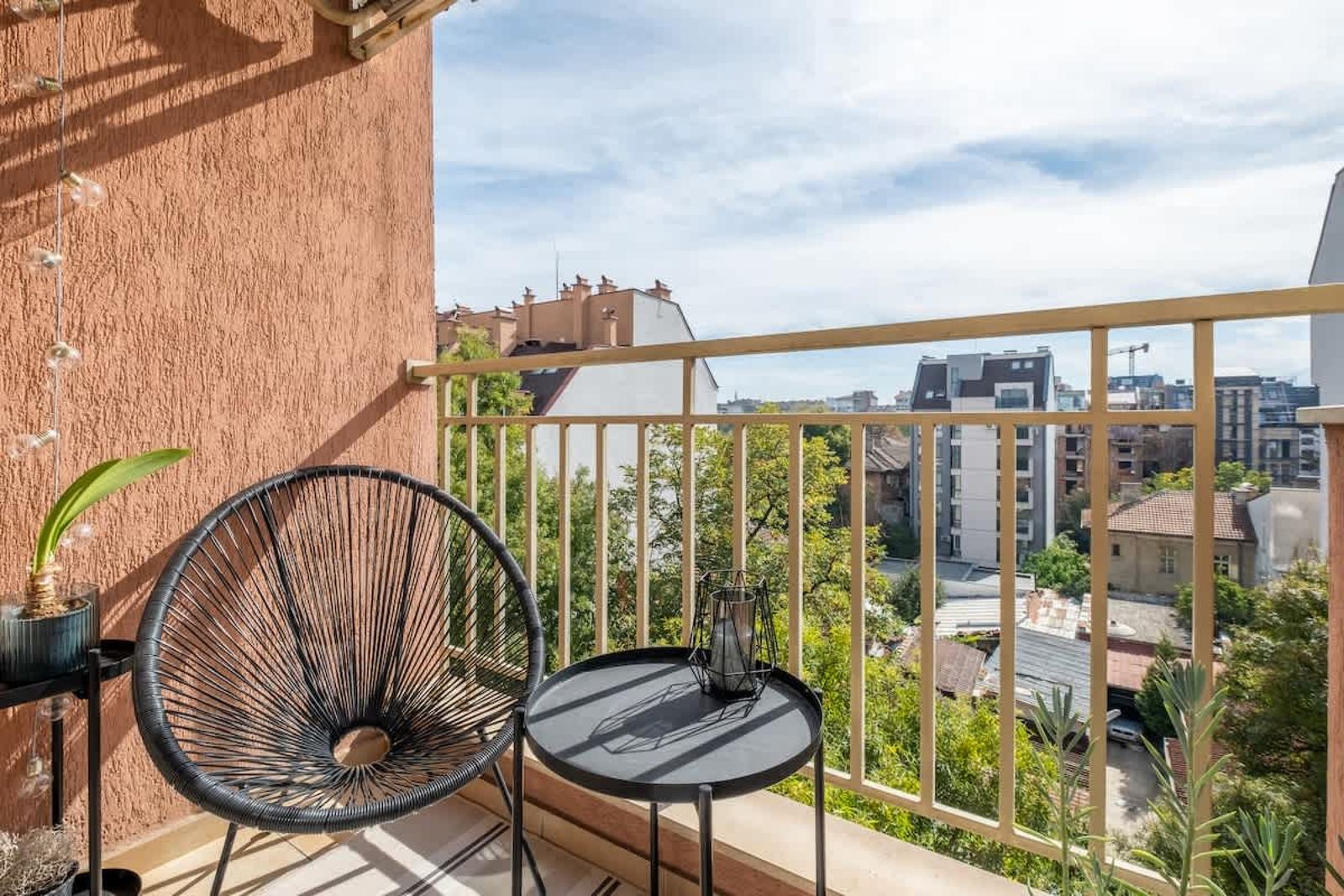 Chic 1BD Flat near Metro | Workspace &amp; Terrace - Photo 36