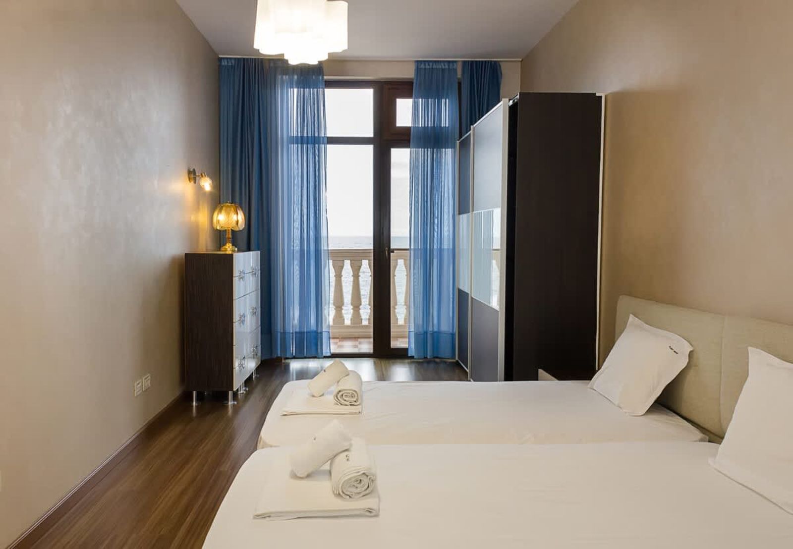 Port Palace 2BD Flat  Amazing Sea View - Photo 26