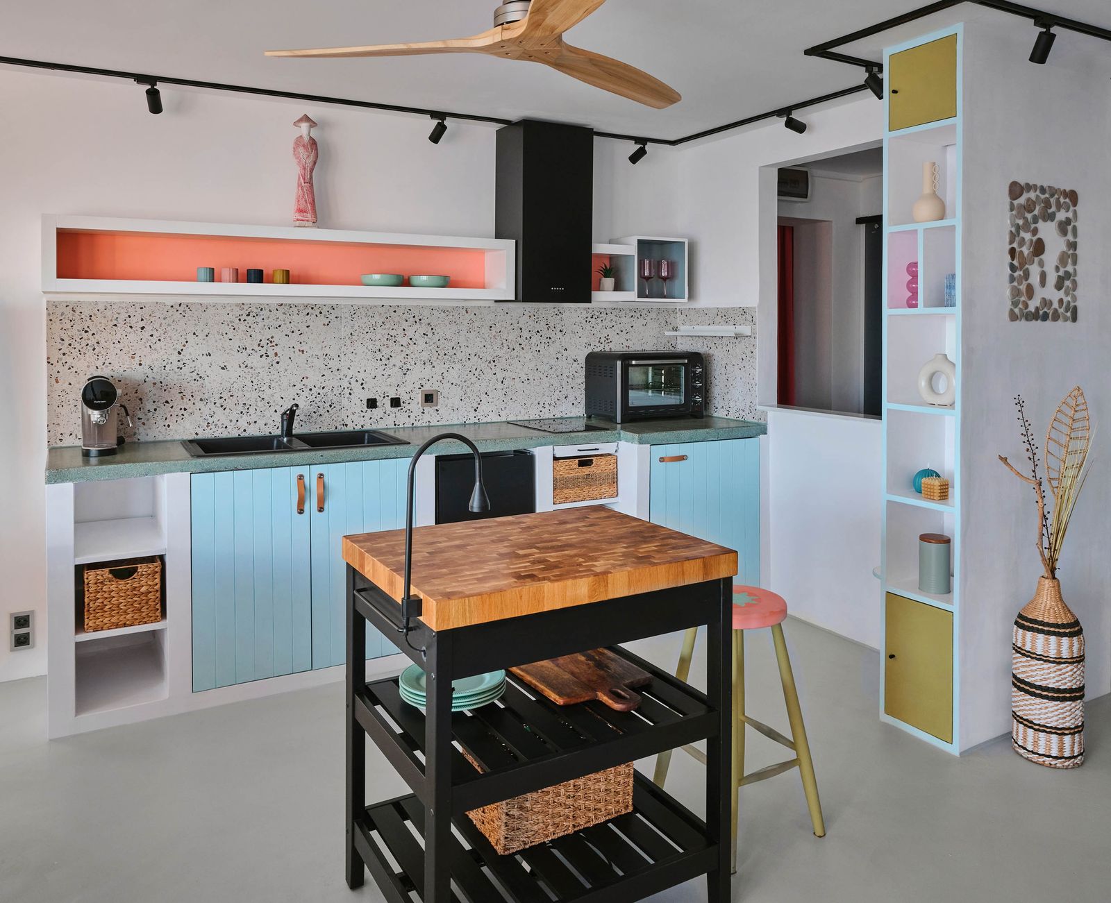 Loft-Style Studio Apartment on the Beach - Photo 30