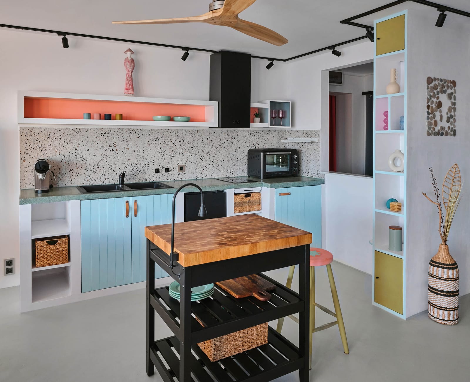 Loft-Style Studio Apartment on the Beach - Photo 30