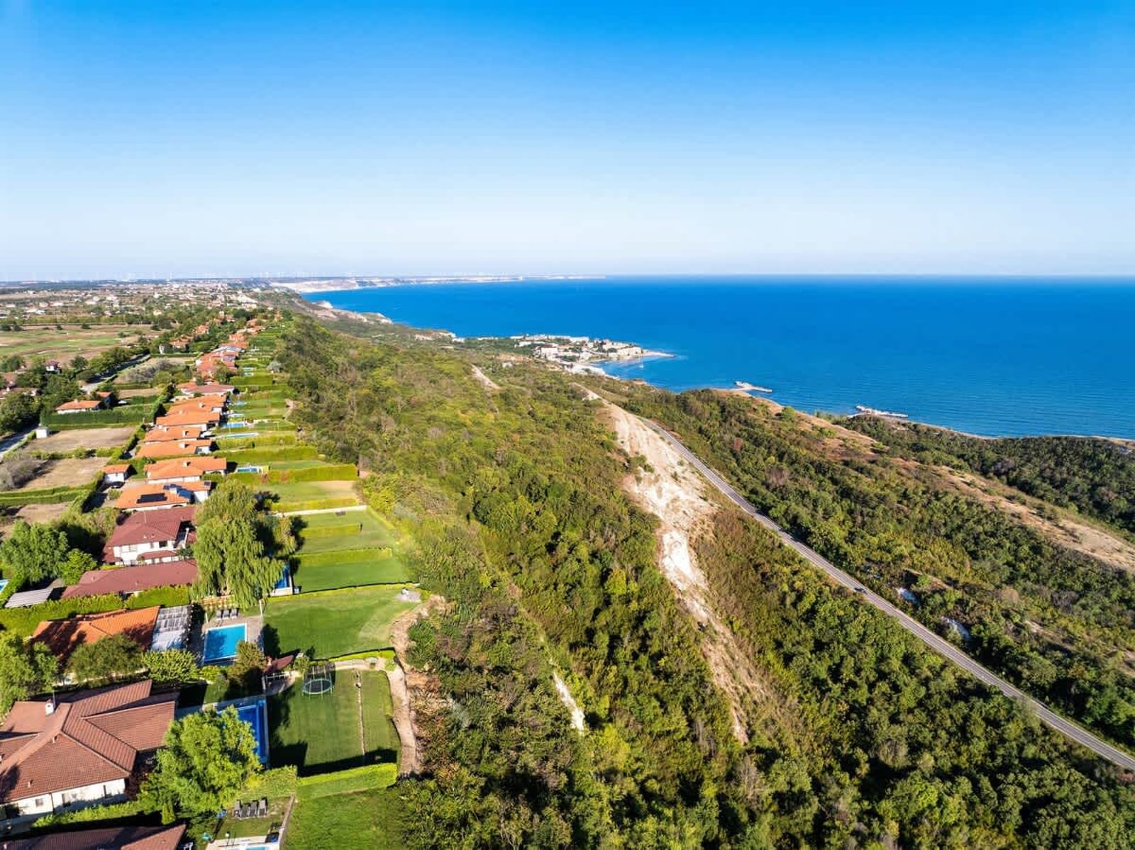 Luxury Villa with Pool- 4 Bedrooms in BlackSeaRama - Photo 31