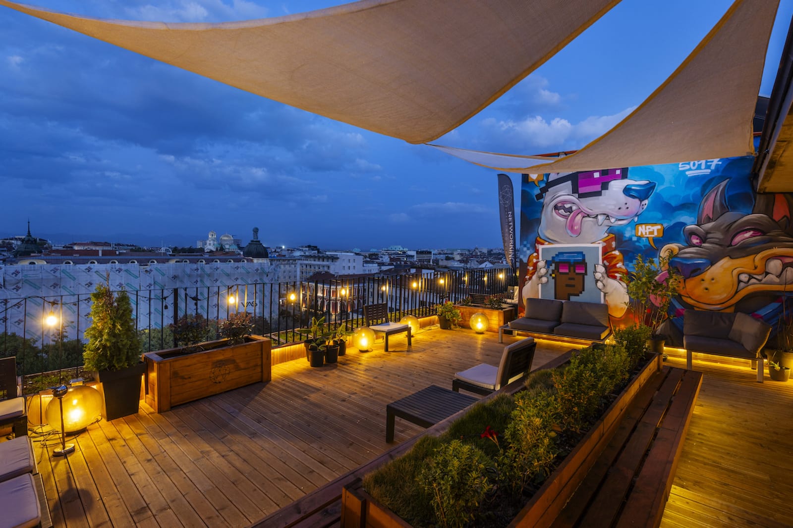 Cinematic modern co-working space in Sofia - Photo 13