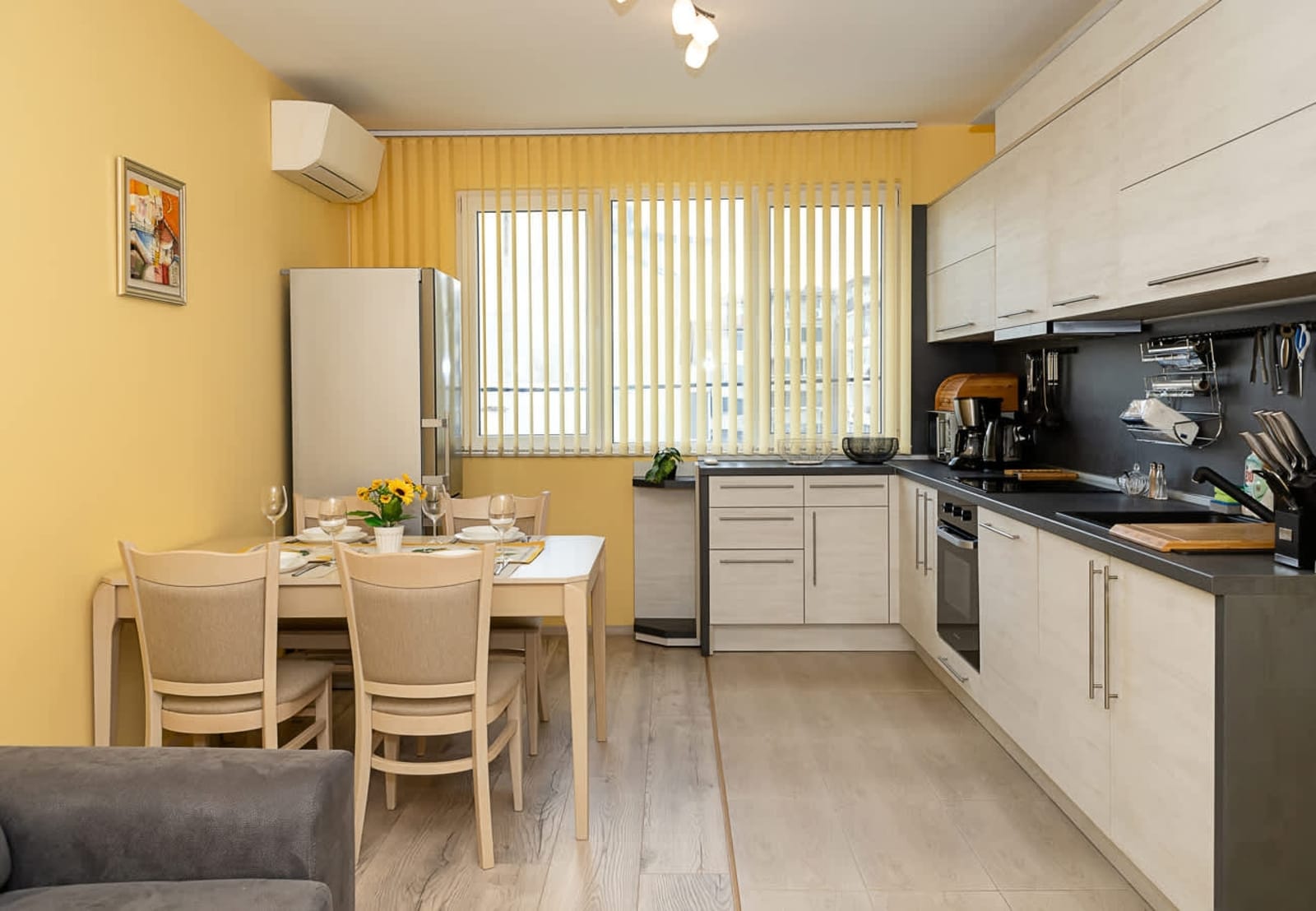 Bright &amp; Spacious 2-Bedroom Apartment in Varna - Cover Photo