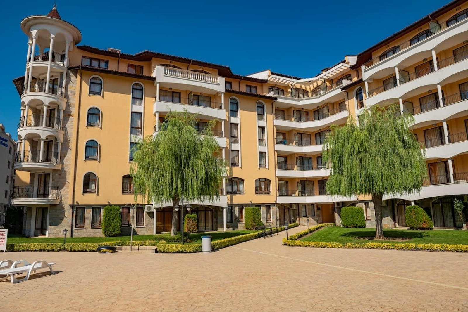 Cozy studio in Royal Sun - Photo 8