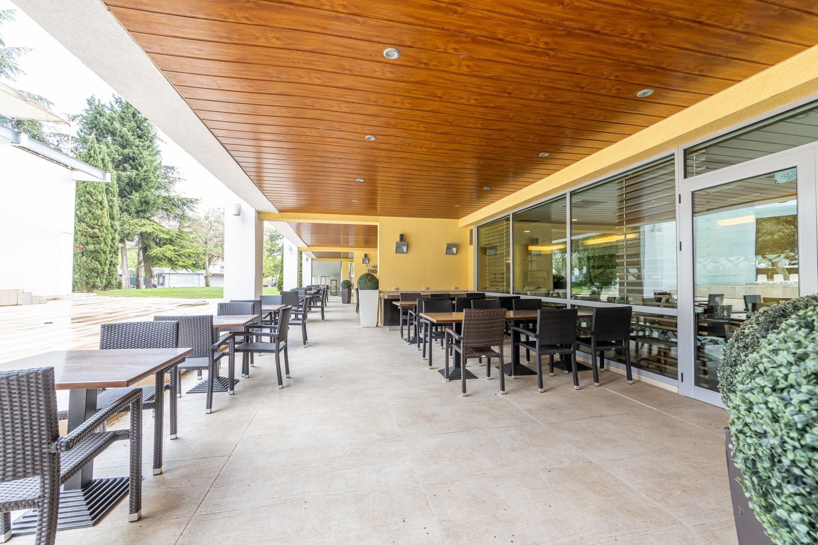 Modern Restaurant in the Flamingo Grand Hotel - Photo 28