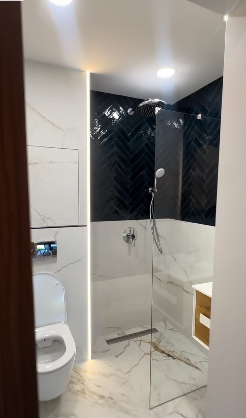 Filming Location Available – Two Modern Apartments with Stunning Mountain Views - Photo 15