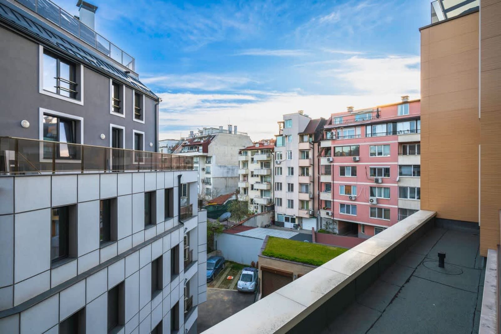 Modern and Central: 1BD Flat with Balcony - Photo 21