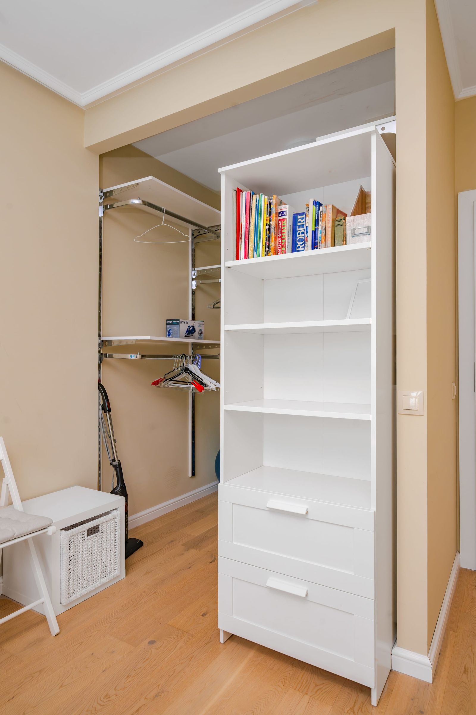 Sunny 1BR with Balcony - Photo 6