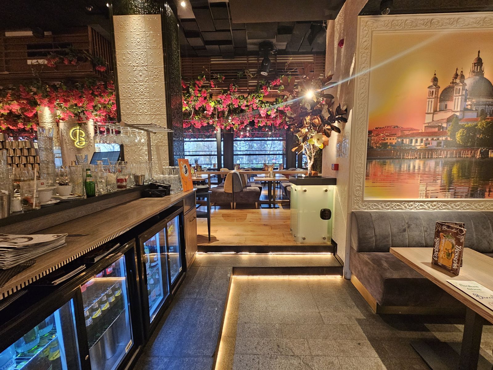 Luxuriously Romantic Restaurant in the Heart of Sofia - Photo 10