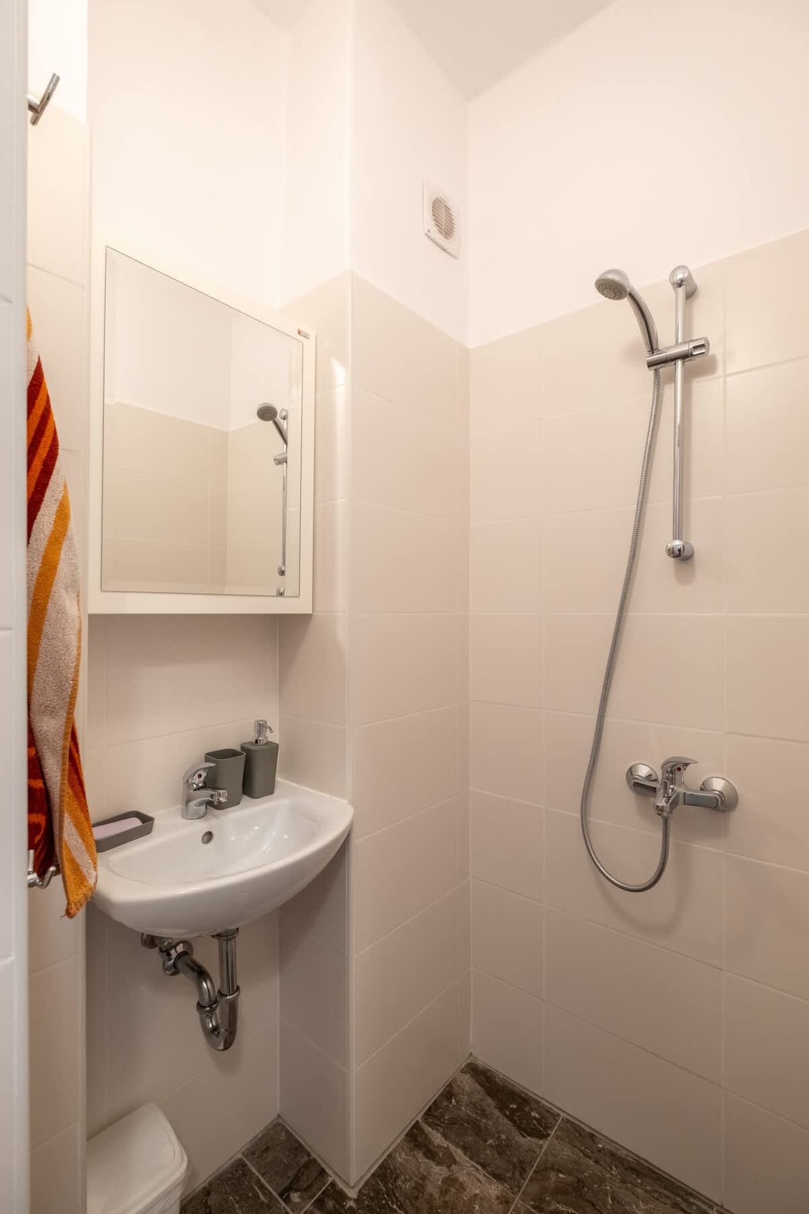 Peaceful downtown location - 2 bedroom apartment - Photo 21