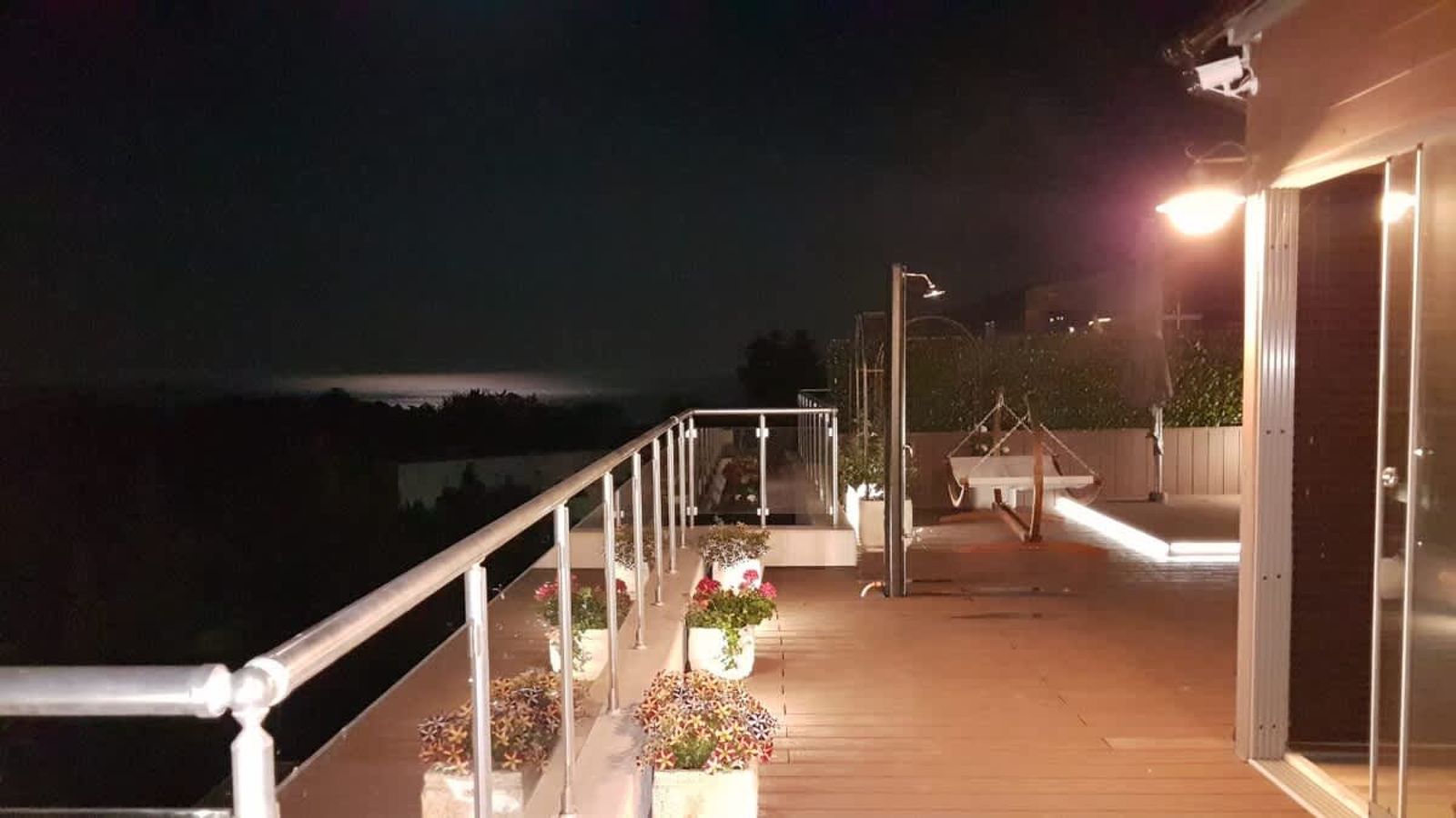 Under the Stars - Lux. Penthouse w/ POOL + Terrace - Photo 68
