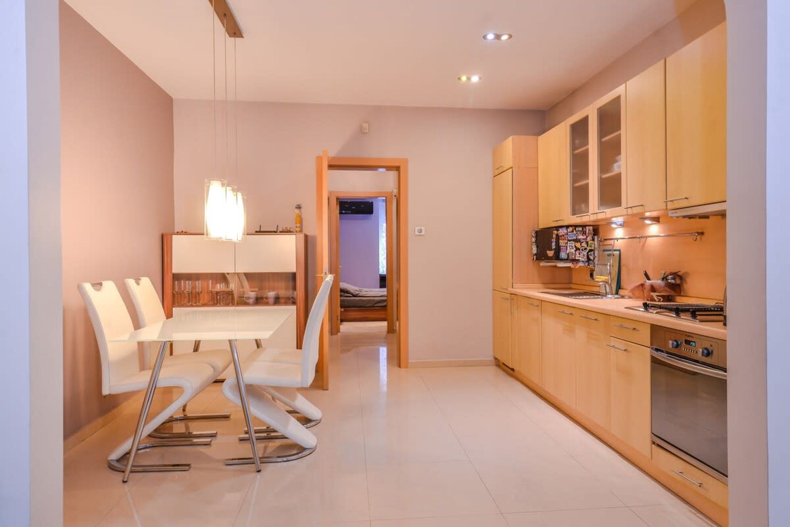 Extravaganzzo - Super Central One Bedroom Modern - Photo 3