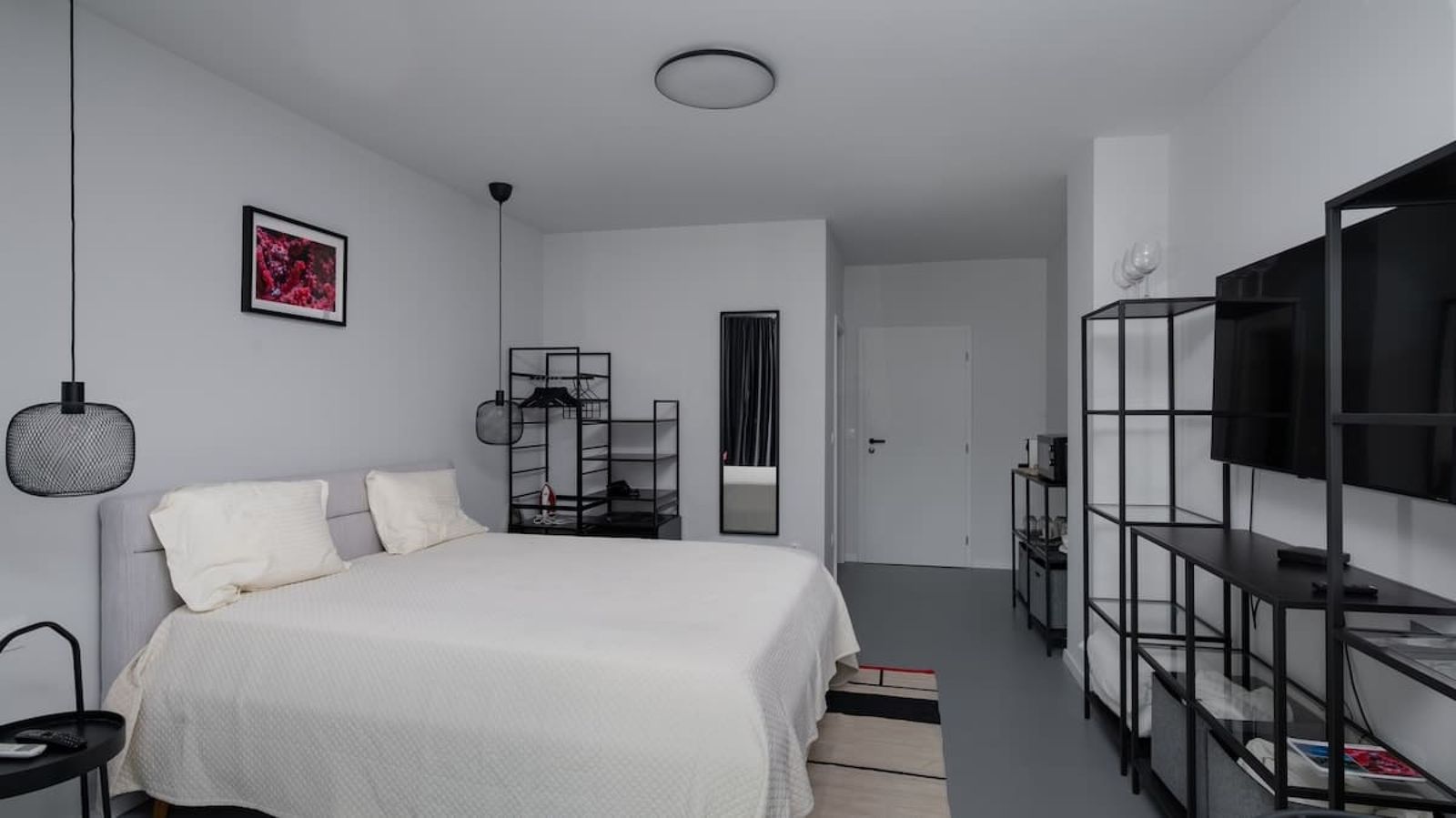 Aviva City Stay – 3 Private Studios Downtown - Photo 16