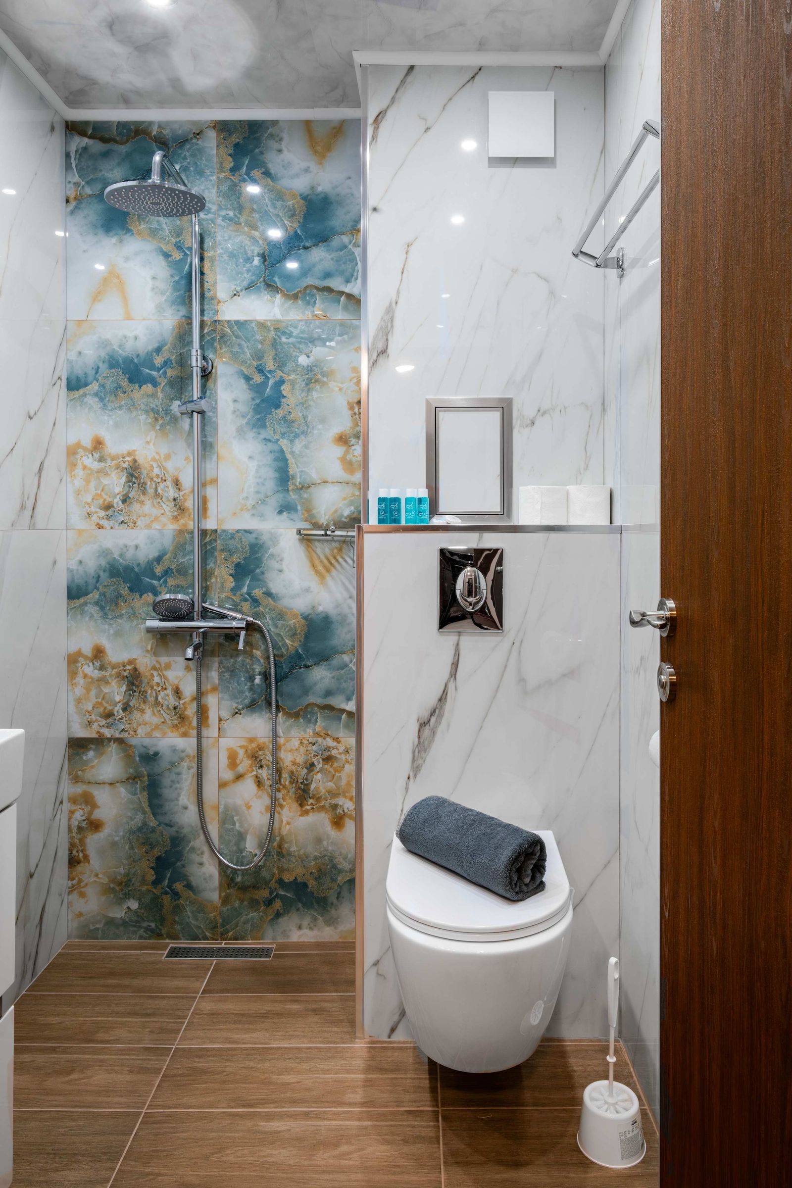 Warm &amp; Spacious Stay with Balcony - Photo 21