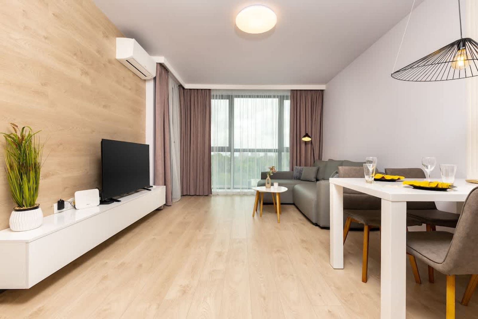 Platinum Designer Flat with Balcony &amp; Parking - Photo 20