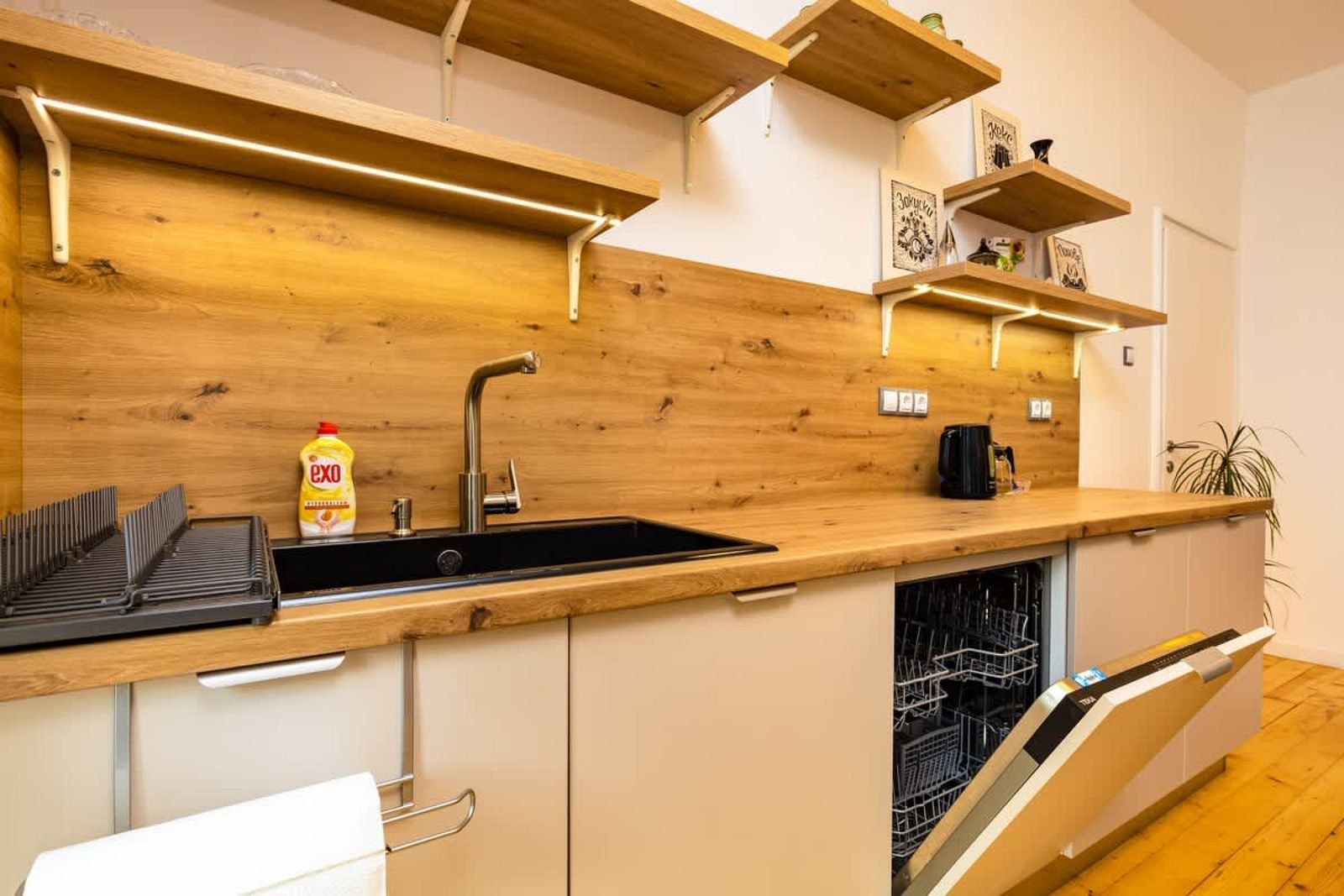 Chic and Charming 2BD Flat in the Heart of Plovdiv - Photo 16