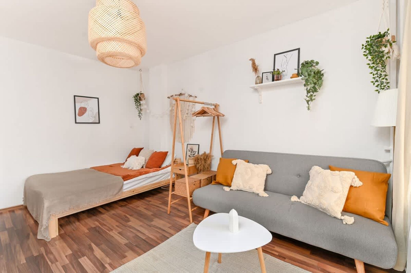 Cosy&amp;Art 1BD Apartment next to Slaveykov Square - Photo 3