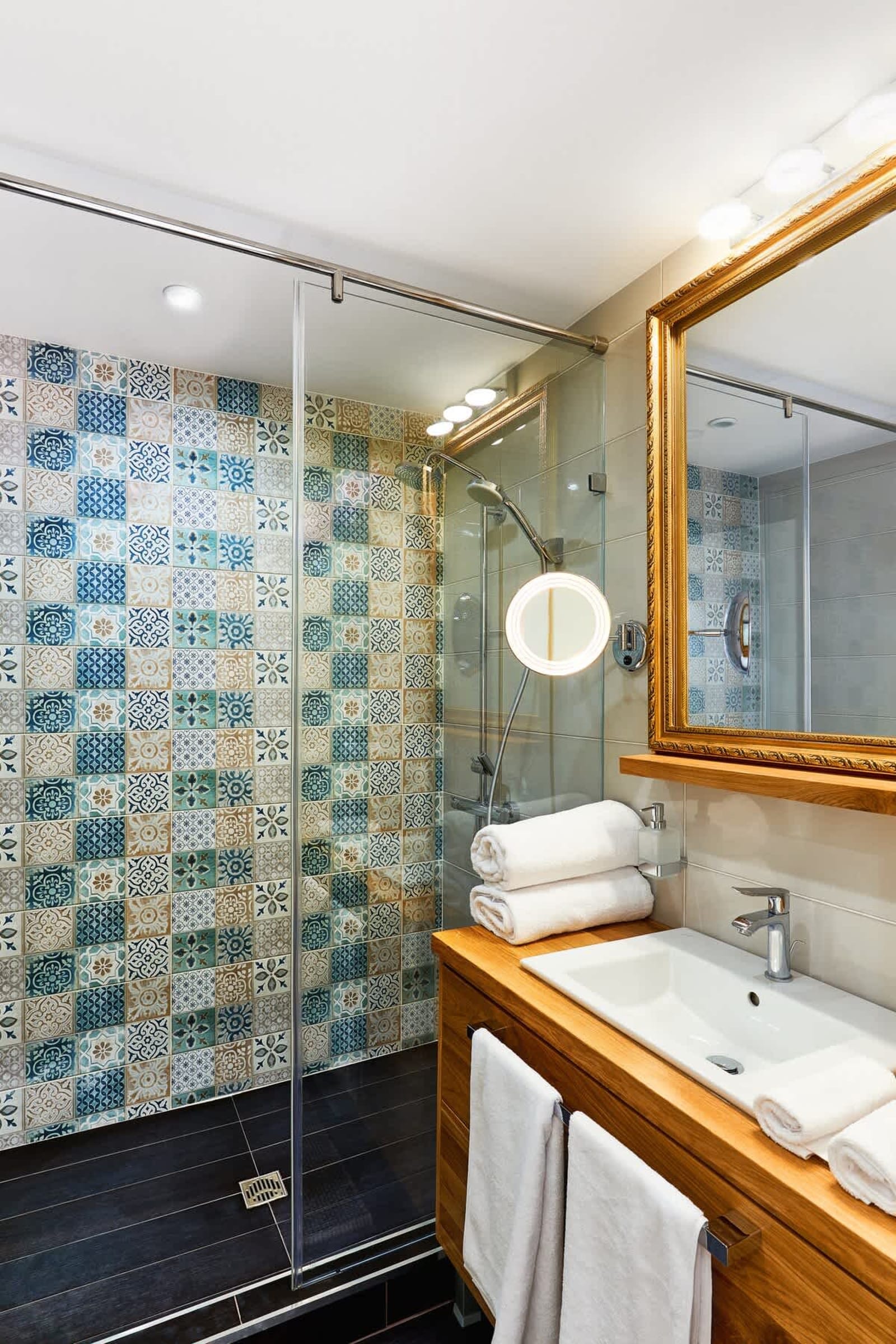 High-end Designer Studio - AC + Parking - Photo 25