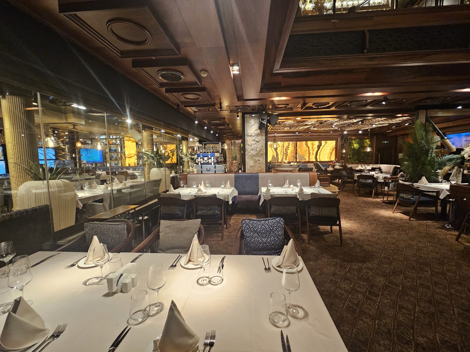 Adventurous High-luxury Restaurant in Sofia - Photo 16