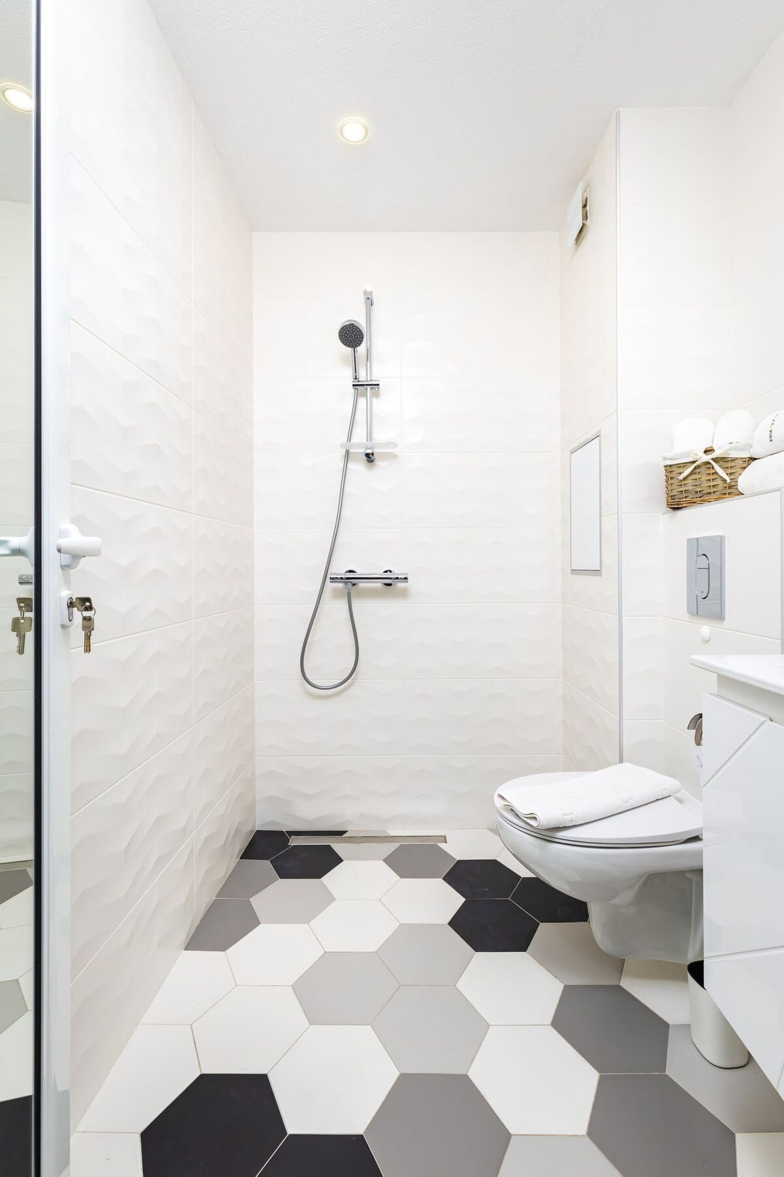 Bright Windowed Studio 10 mins to the City Centre - Photo 18