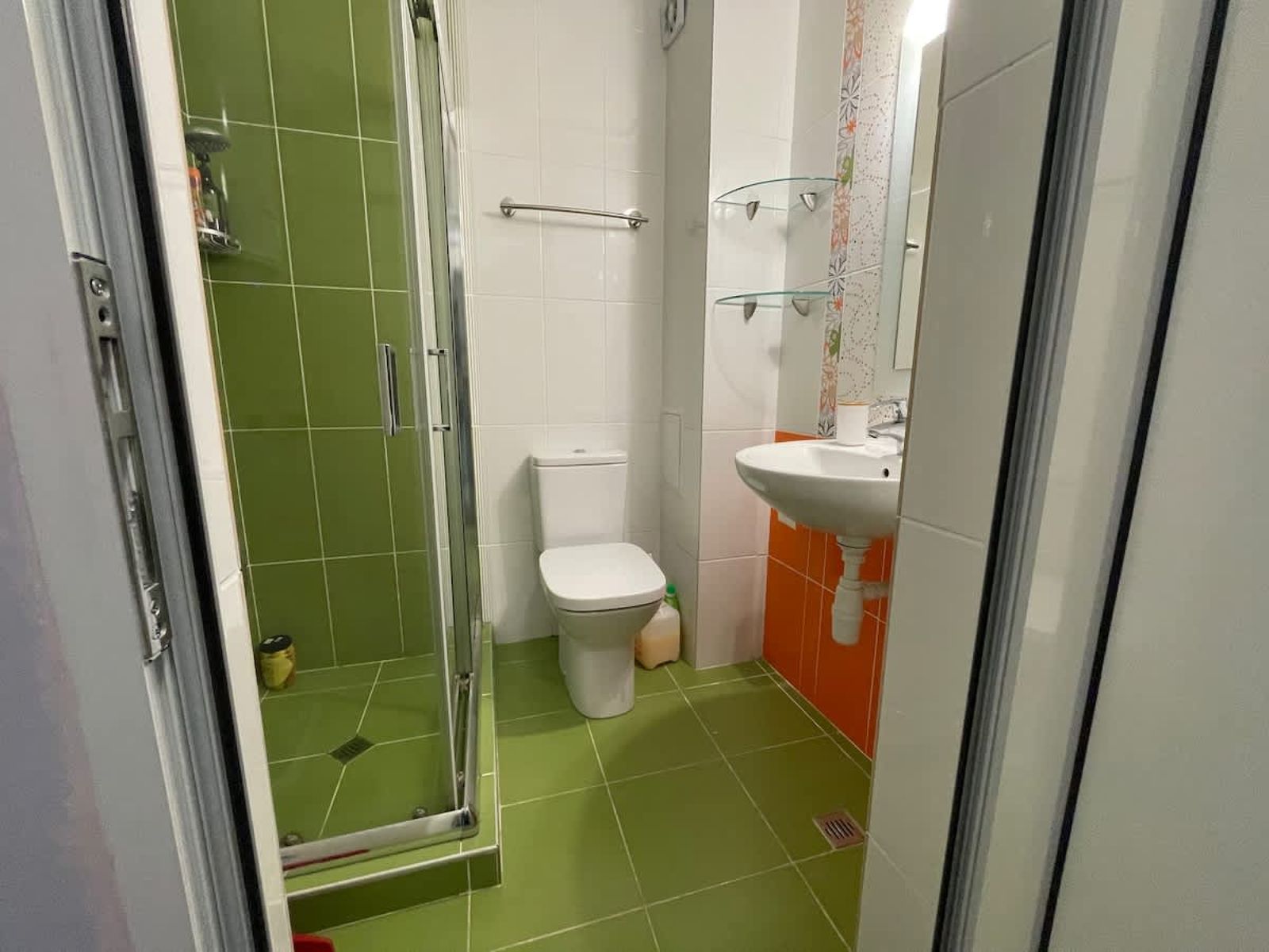 Bright 1BD Apartment with Nice Terrace - Photo 20