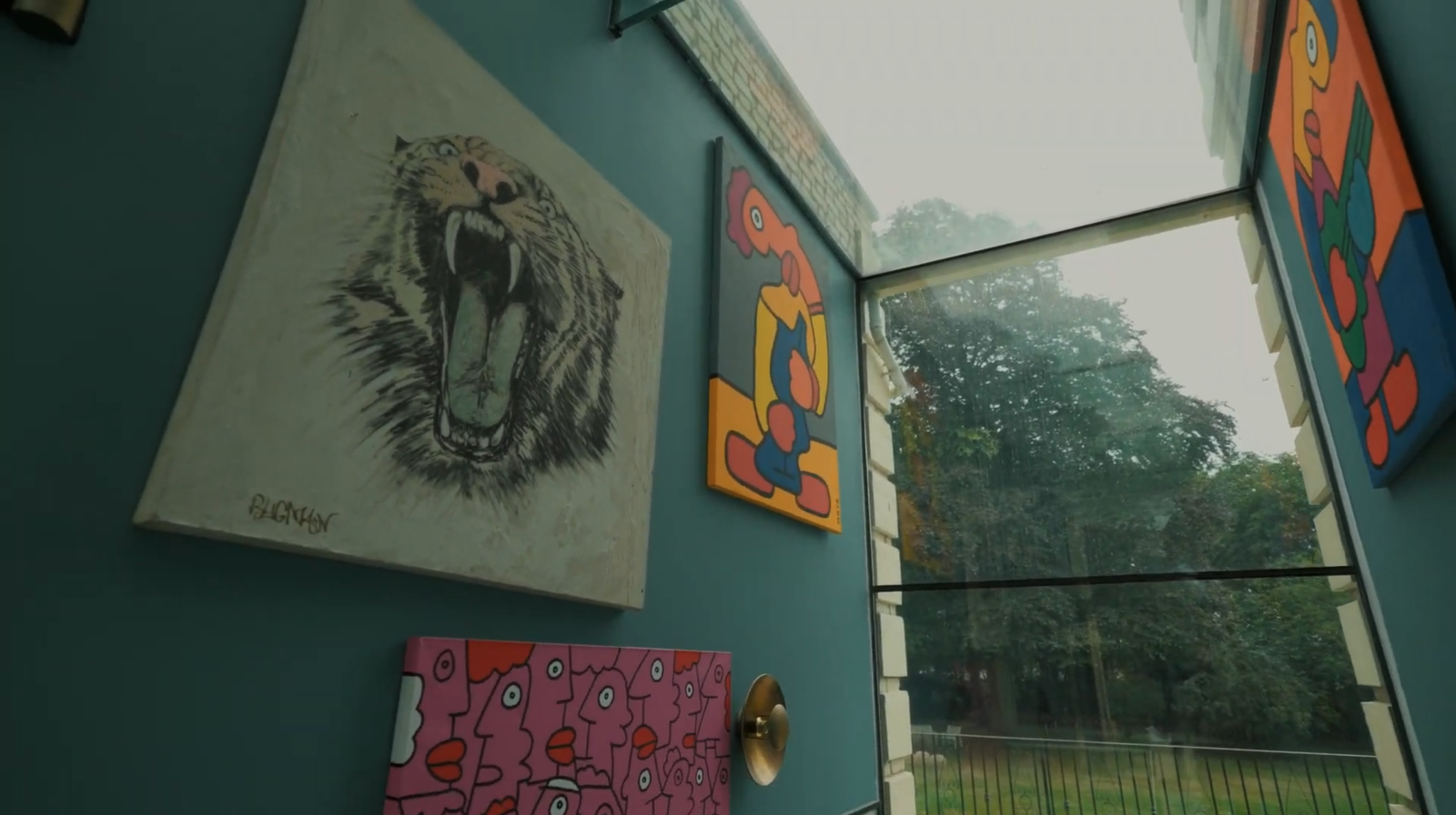 Elegant Regency estate with a private lake and indoor pool, quirky details - Photo 13