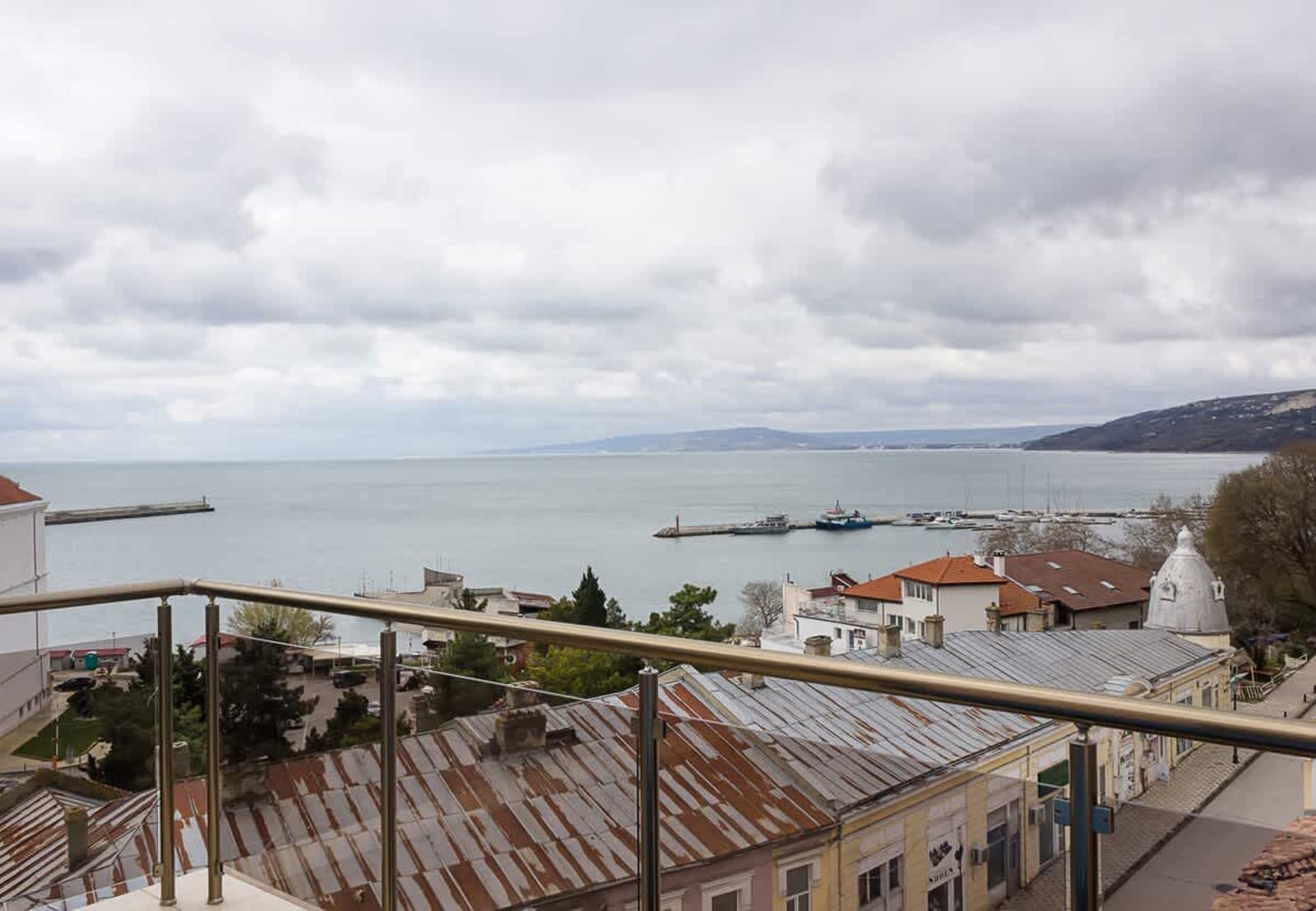 Seaview Haven: Elegant 2BD Flat in Balchik - Photo 27