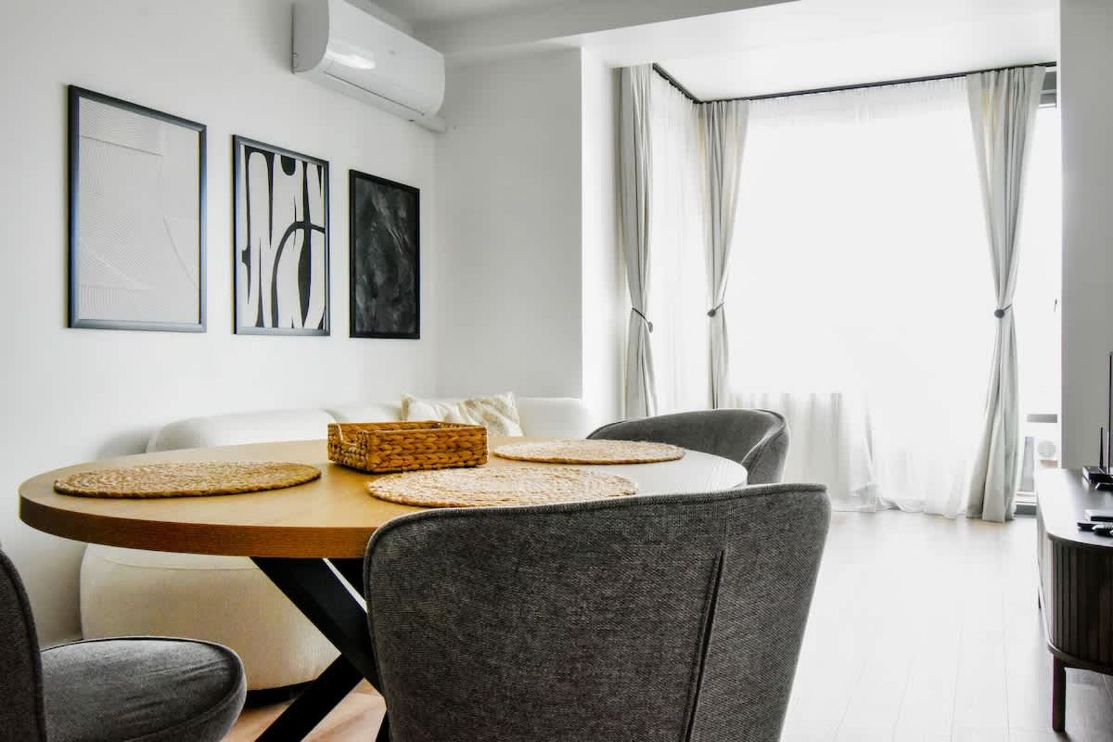 Modern &amp; Quiet 1BR Near Center + Private Parking - Photo 2